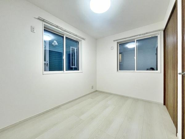 【B号棟】川崎区新築戸建　リビング階段　納戸