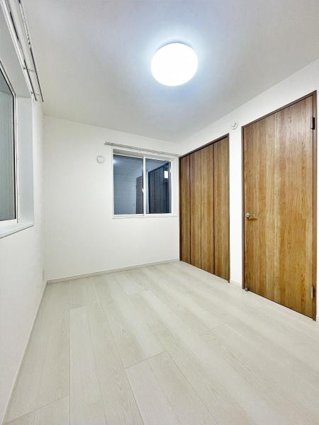 【B号棟】川崎区新築戸建　リビング階段　納戸