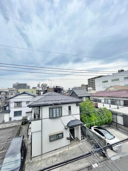 【B号棟】川崎区新築戸建　リビング階段　納戸