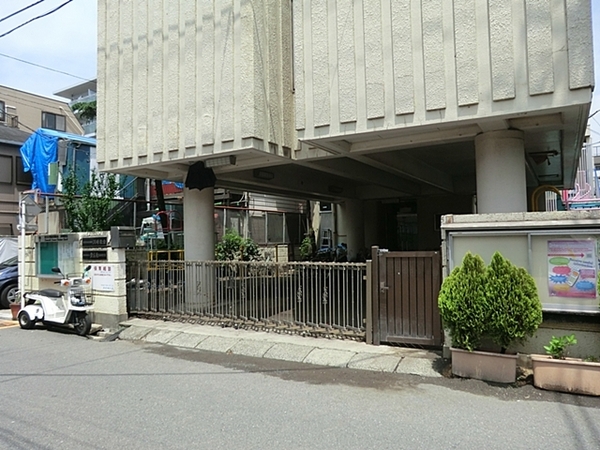 【C号棟】川崎区新築戸建 リビング階段 納戸(桜本保育園)