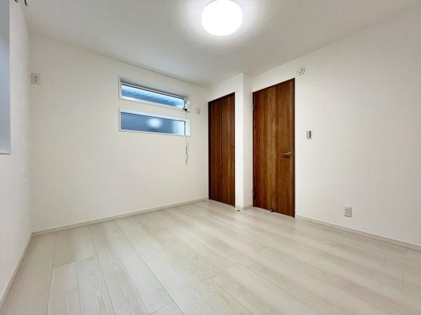 【C号棟】川崎区新築戸建　リビング階段　納戸