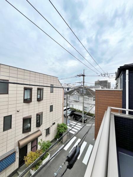 【C号棟】川崎区新築戸建　リビング階段　納戸