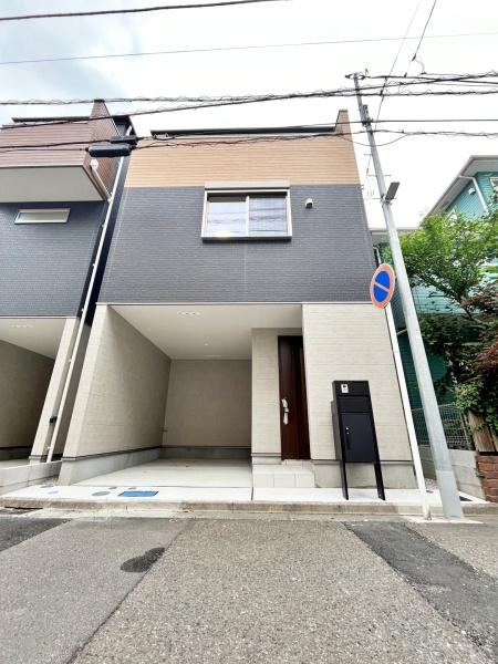 【C号棟】川崎区新築戸建　リビング階段　納戸