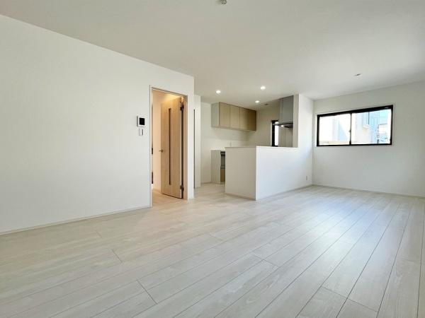 【1号棟】金沢区新築戸建　2台駐車可　ワイドバルコニー