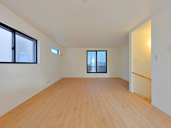 【1号棟】藤沢市新築戸建　LDK19帖　ビルトイン車庫