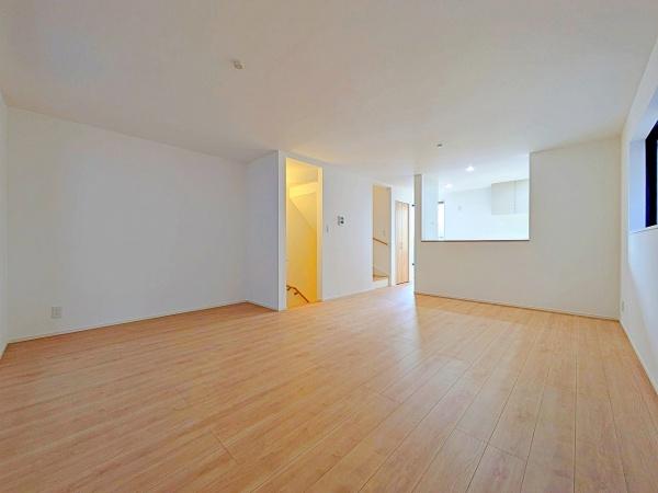 【1号棟】藤沢市新築戸建　LDK19帖　ビルトイン車庫