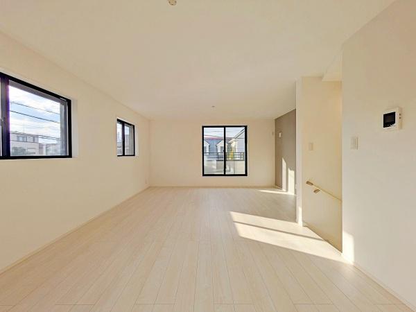 【3号棟】藤沢市新築戸建　LDK19帖　ビルトイン車庫