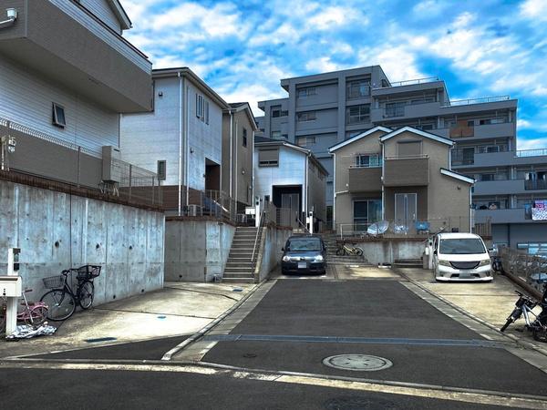横浜市南区別所中里台の中古一戸建て