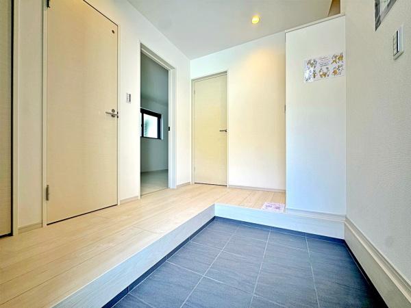 【1号棟】逗子市新築戸建駅徒10分WICロフト