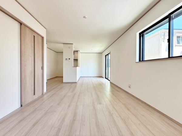 【1号棟】藤沢市新築戸建　LDK18帖　南面バルコニー