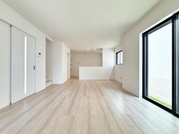 【2号棟】藤沢市新築戸建　LDK18帖　南面バルコニー