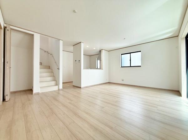 【3号棟】藤沢市新築戸建　リビング階段　南面バルコニー