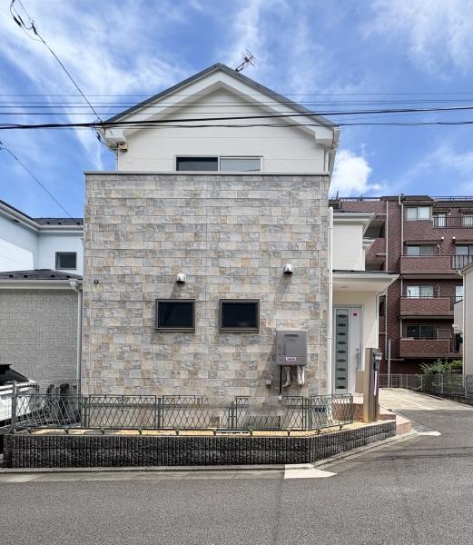 多摩区中古戸建　リビング階段　リフォーム済