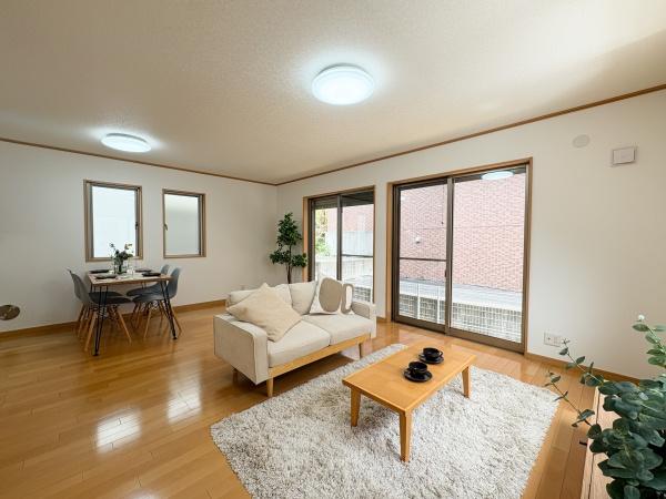 多摩区中古戸建　リビング階段　リフォーム済
