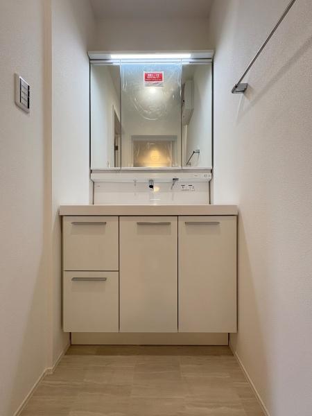 【B号棟】鶴見区新築戸建　ビルトイン車庫　都市ガス