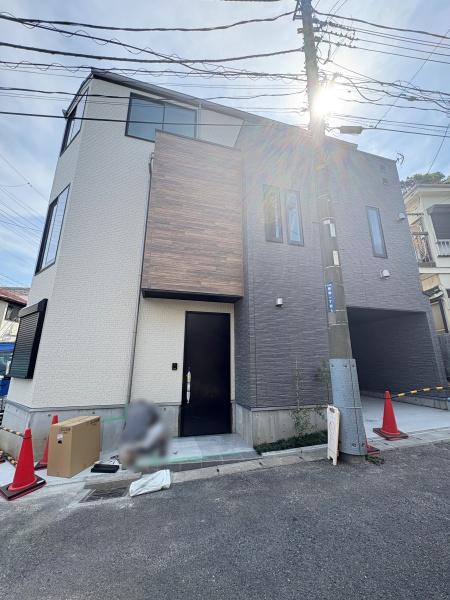 【B号棟】鶴見区新築戸建　ビルトイン車庫　都市ガス