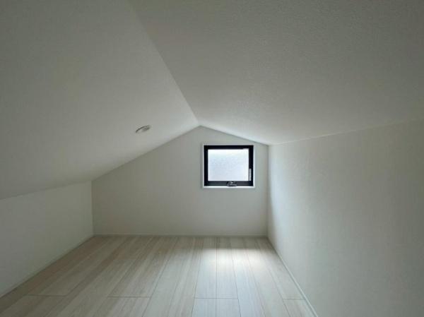 旭区新築戸建　LDK21帖　ロフト　リビング階段