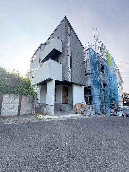 【1号棟】戸塚区新築戸建　LDK18帖　リビング階段