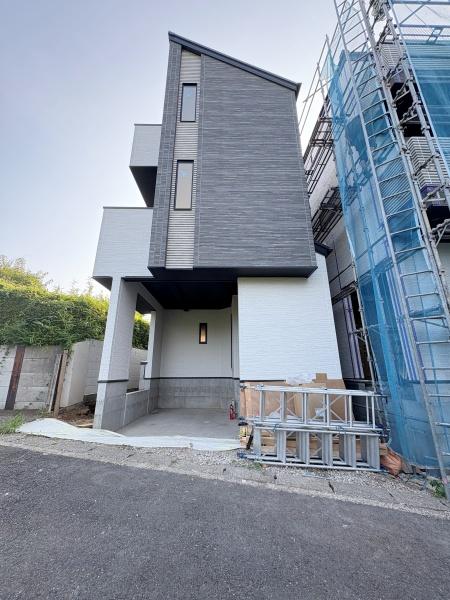 【1号棟】戸塚区新築戸建　LDK18帖　リビング階段
