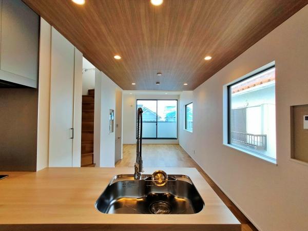 鎌倉市七里ガ浜2丁目の中古一戸建て(リビング)