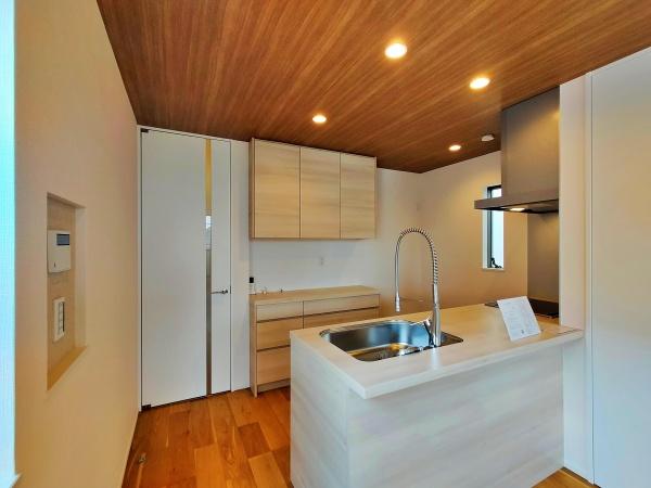 鎌倉市七里ガ浜2丁目の中古一戸建て(キッチン)