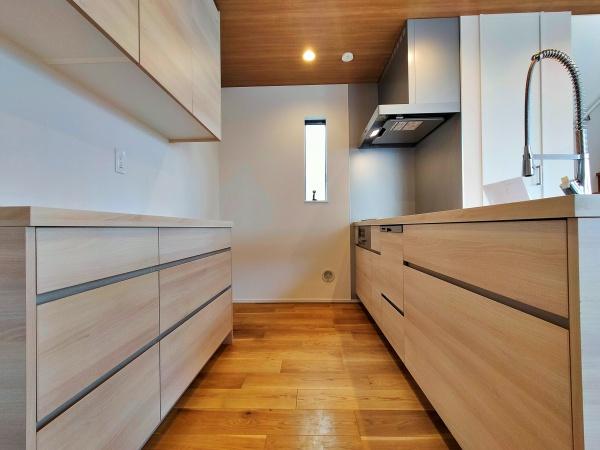 鎌倉市七里ガ浜2丁目の中古一戸建て(リビング)