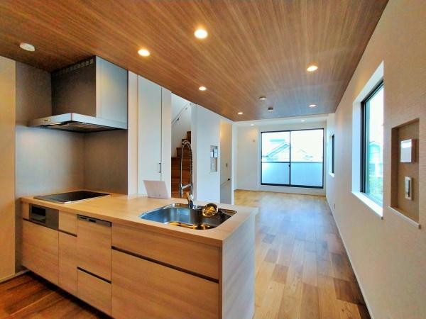 鎌倉市七里ガ浜2丁目の中古一戸建て(リビング)