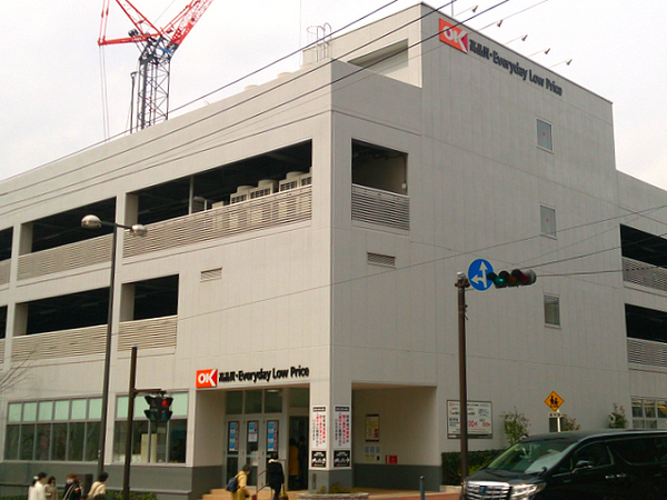 戸塚区新築戸建WICSIC納戸×2カースペ3台 お庭(オーケー東戸塚店)