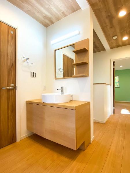 戸塚区新築戸建WICSIC納戸×2カースペ3台　お庭