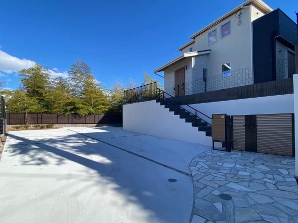戸塚区新築戸建WICSIC納戸×2カースペ3台　お庭