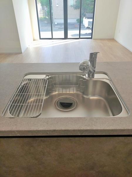 【1号棟】藤沢市新築戸建　床暖房　2台駐車可　納戸