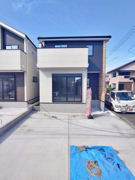 【1号棟】藤沢市新築戸建　床暖房　2台駐車可　納戸