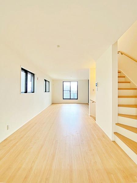 【9号棟】鶴見区新築戸建リビング階段