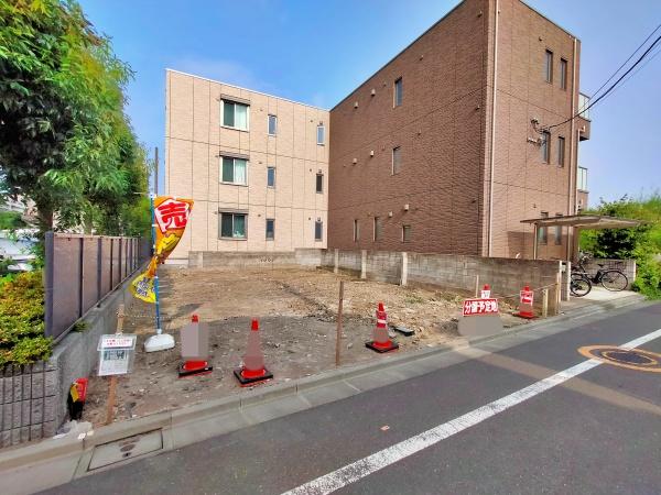 【A号棟】大田区新築戸建　リビング階段　納戸