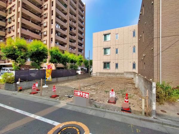 【A号棟】大田区新築戸建　リビング階段　納戸