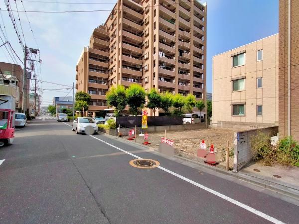 【A号棟】大田区新築戸建　リビング階段　納戸