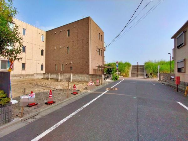 【A号棟】大田区新築戸建　リビング階段　納戸