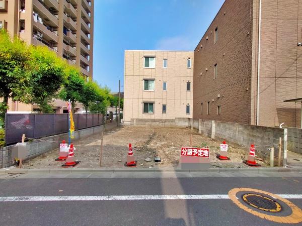 【B号棟】大田区新築戸建　リビング階段　納戸