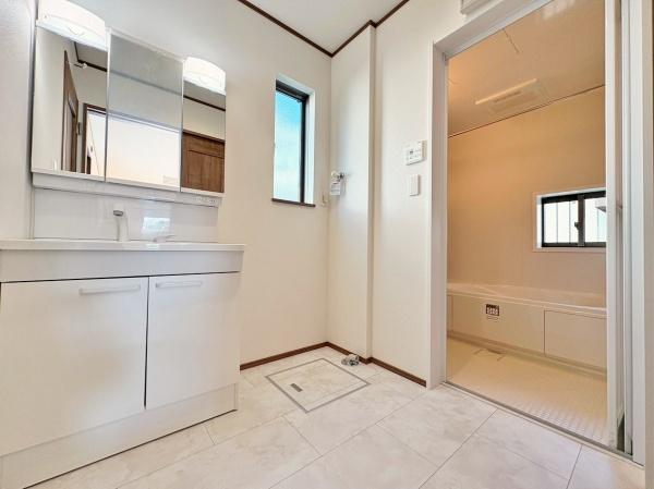 【1号棟】泉区新築戸建　並列2台駐車可　南道路