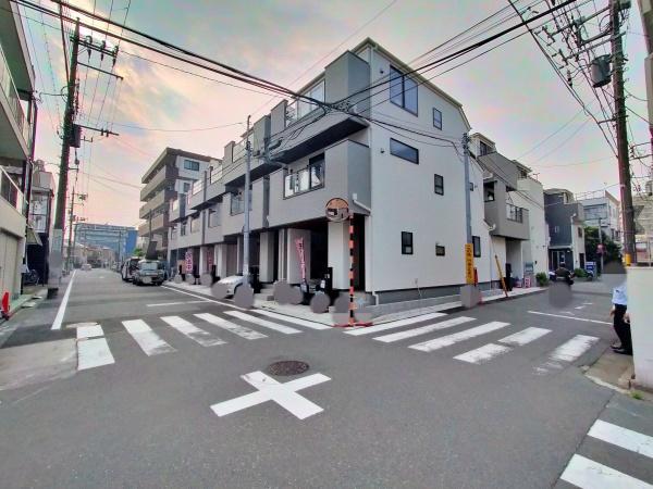 【3号棟】大田区新築戸建　リビング階段　対面キッチン