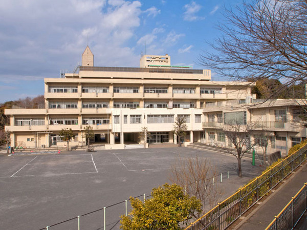 戸塚区新築戸建 LDK20帖 リビング階段 角地(横浜市立東俣野小学校)