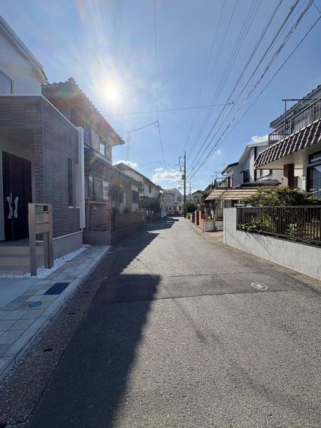 【1号棟】泉区新築戸建2台駐車可和室床暖吹抜け
