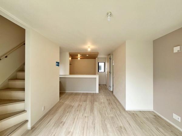 【1号棟】鎌倉市新築戸建　リビング階段　角地