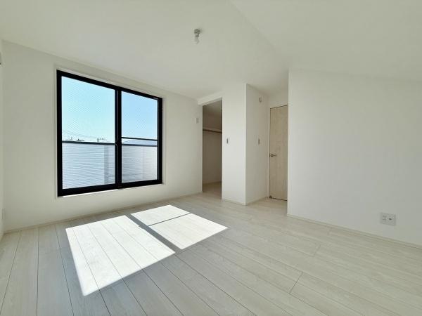 【2号棟】金沢区新築戸建　LDK18帖　WIC×3　SIC