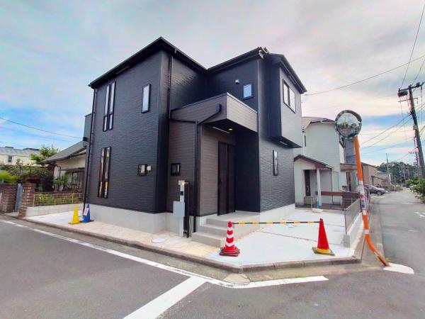 瀬谷区新築戸建　2台駐車可　角地　リビング階段