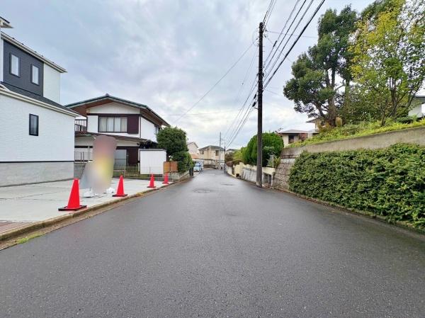 【1号棟】栄区新築戸建3台駐車可SIC庭付(前面道路含む現地写真)