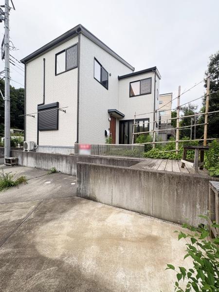 藤沢市新築戸建　5台駐車可能　お庭　書斎　ロフト