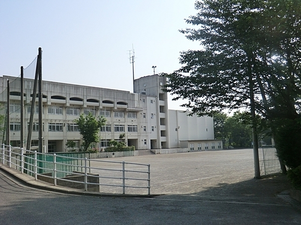 中原区新築戸建　パントリー　リネン棚　角地(川崎市立平中学校)
