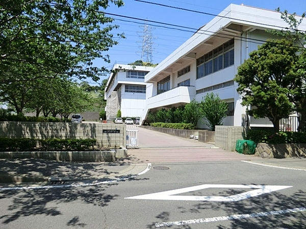 【1号棟】横須賀市新築戸建2台駐車可和室(横須賀市立岩戸中学校)