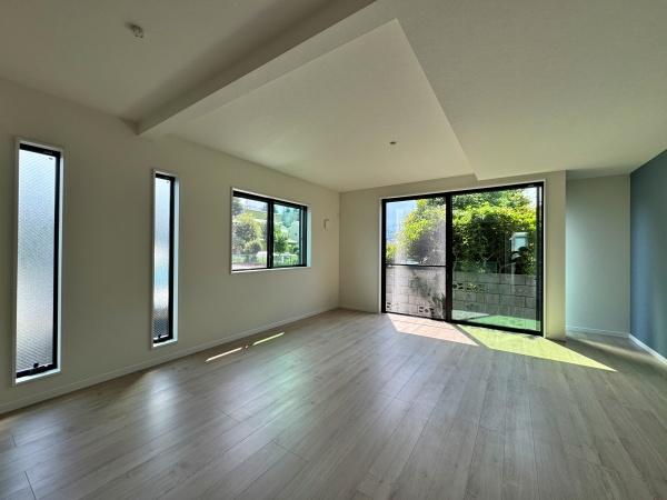 【1号棟】相模原市新築戸建　LDK18帖　パントリー